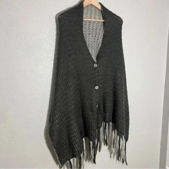 Button up two tone knitted blanket shawl / scarf - Picture 4 of 8